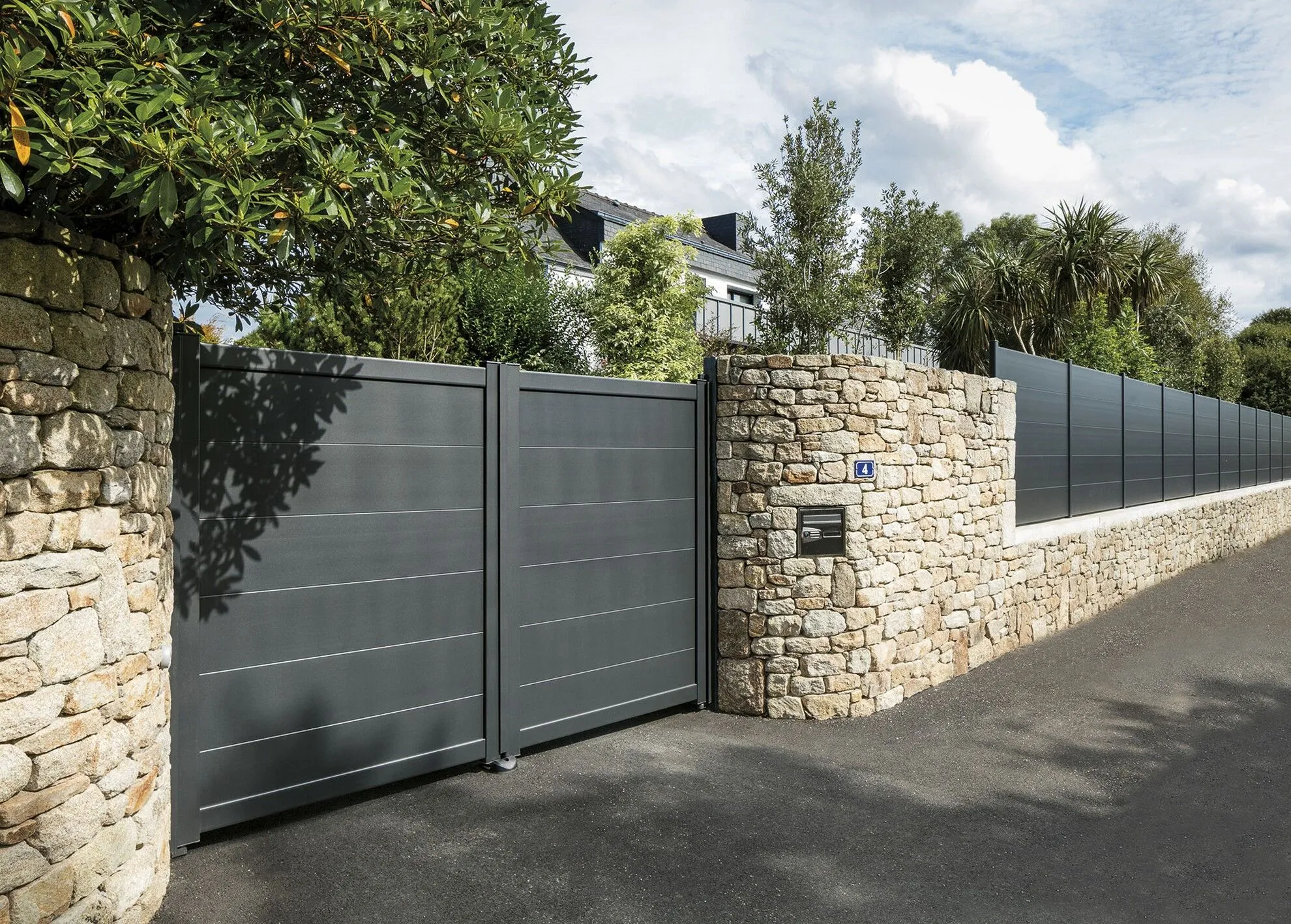 portail-aluminium-battant-karantan-kostum