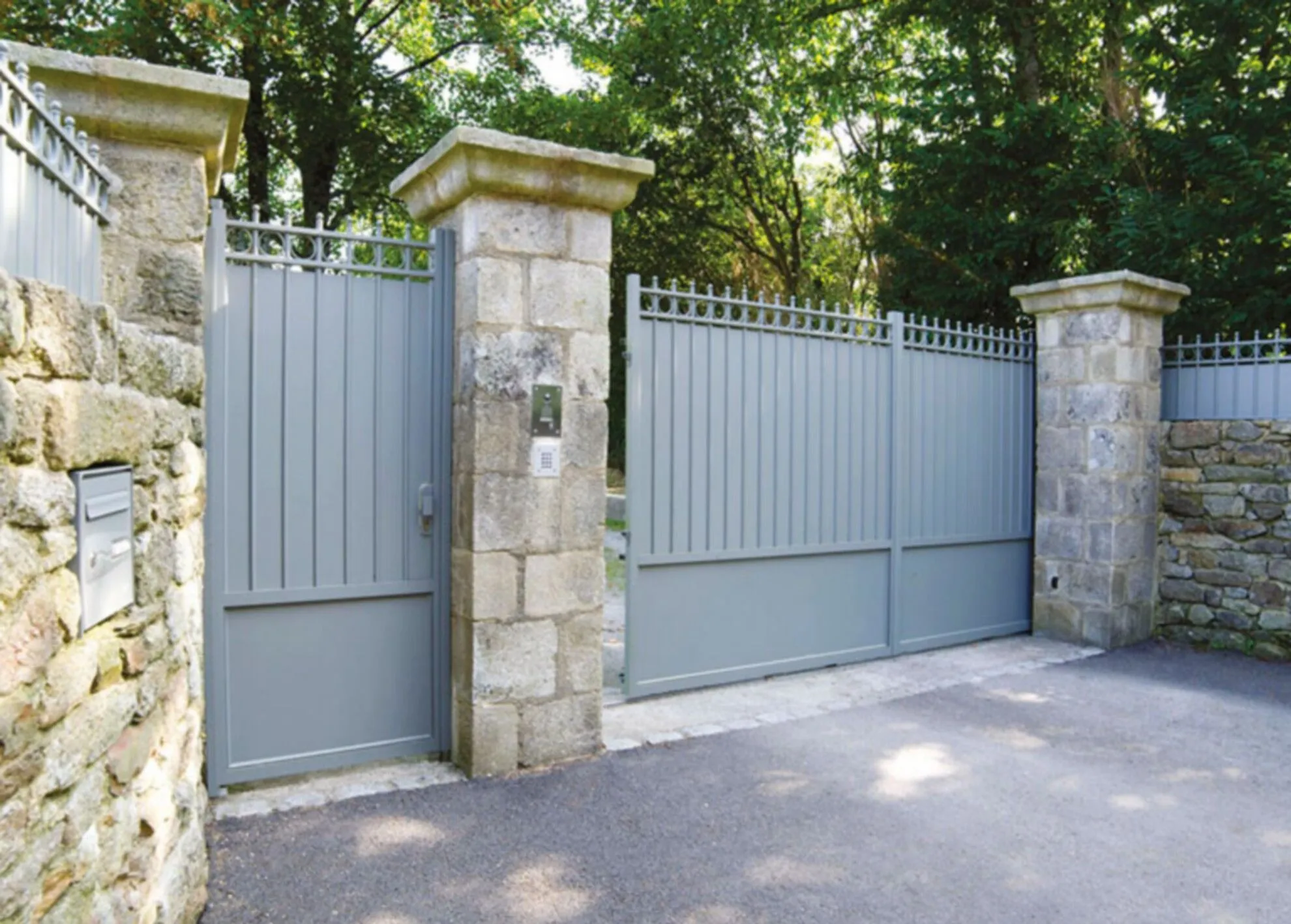 portail-aluminium-coulissant-pont-aven-kostum-boules-FS