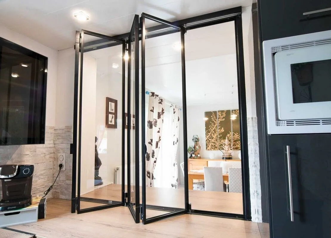 Verriere-Coulissante-Noire