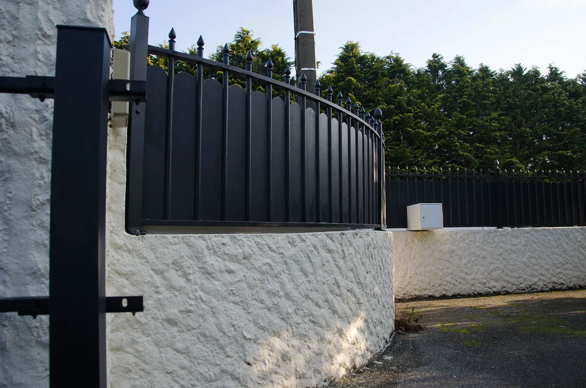 cloture-aluminium-pont-aven-kostum-gouttesdeau-pommesdepin-FS-2